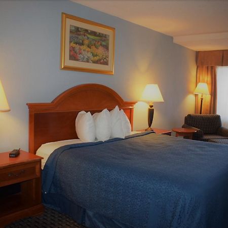 Texas Inn & Suites Дентон Экстерьер фото