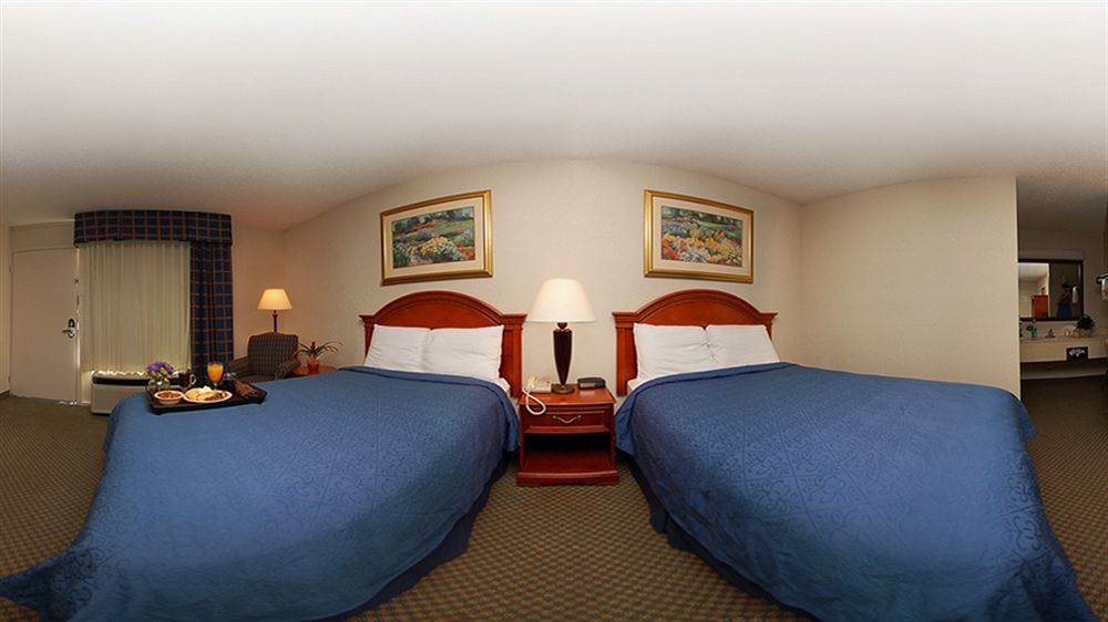 Texas Inn & Suites Дентон Экстерьер фото