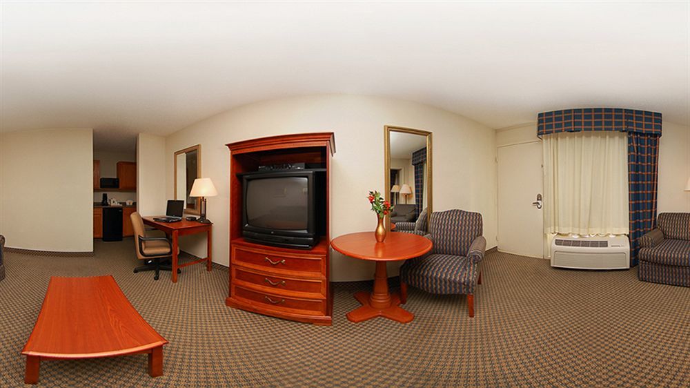 Texas Inn & Suites Дентон Экстерьер фото