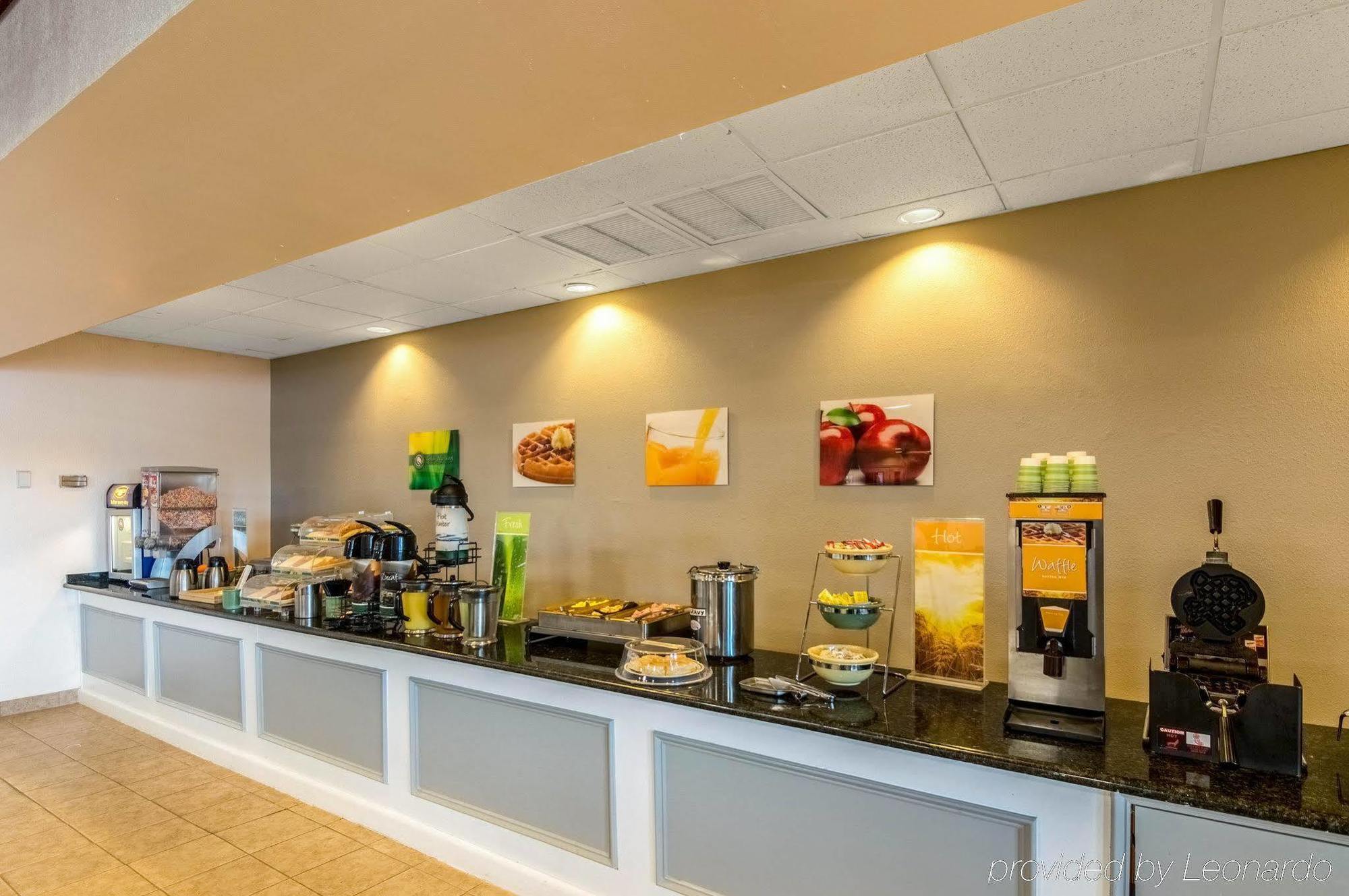 Texas Inn & Suites Дентон Экстерьер фото