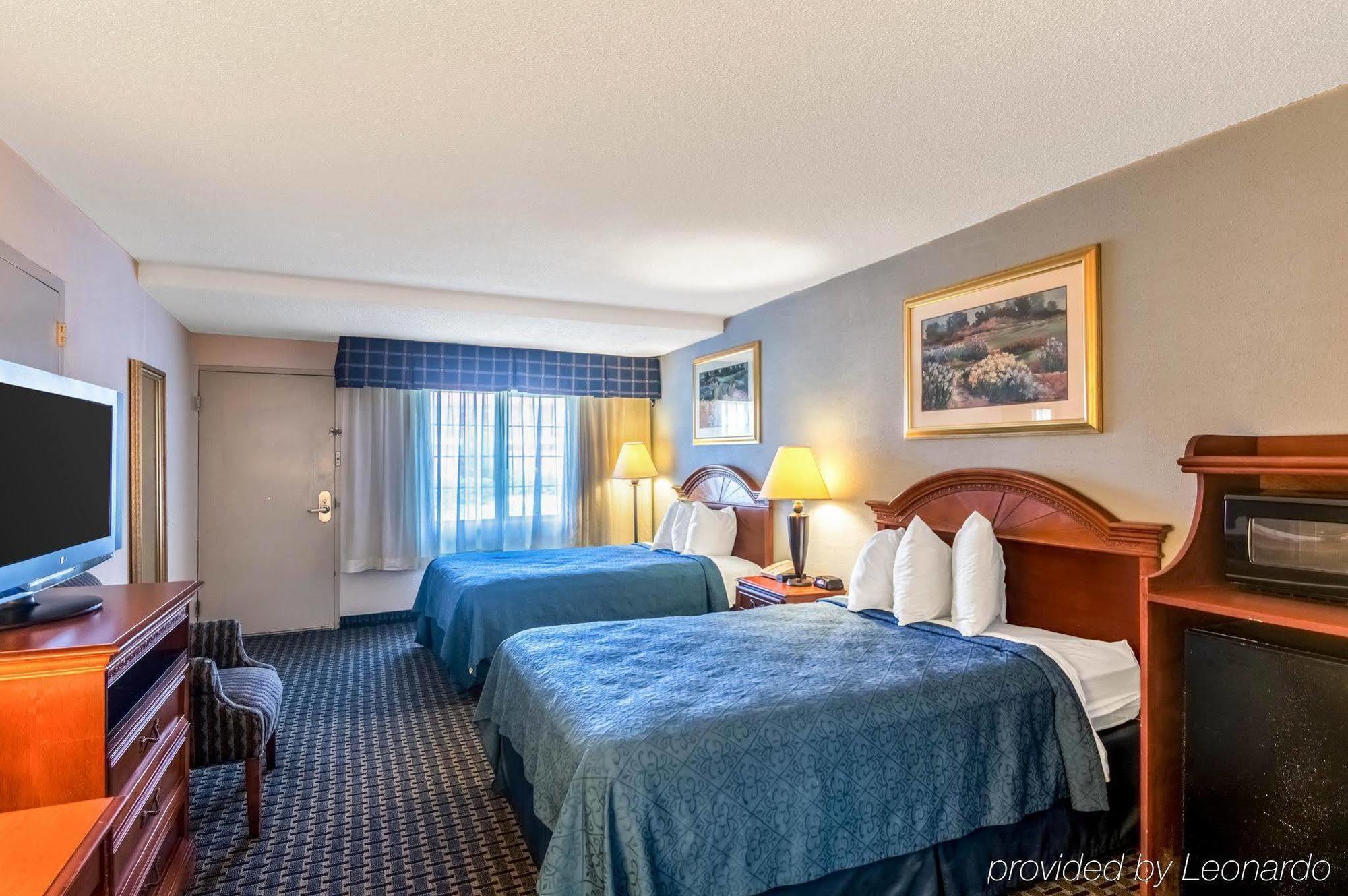 Texas Inn & Suites Дентон Экстерьер фото