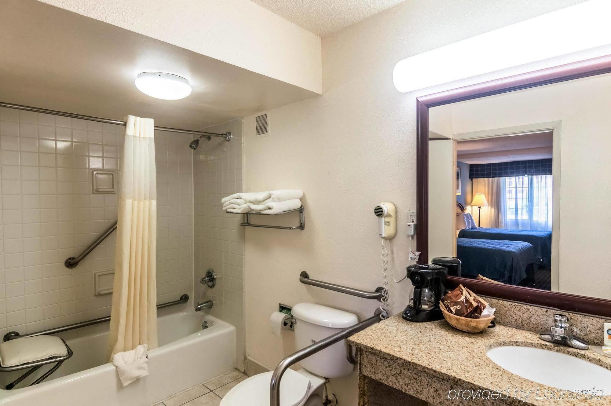 Texas Inn & Suites Дентон Экстерьер фото