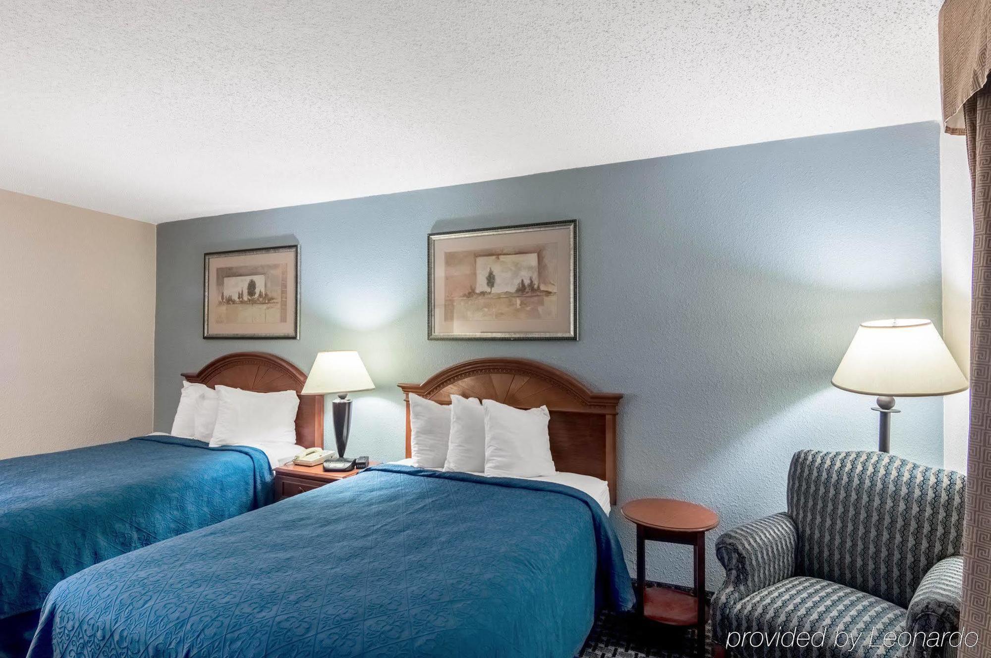 Texas Inn & Suites Дентон Экстерьер фото