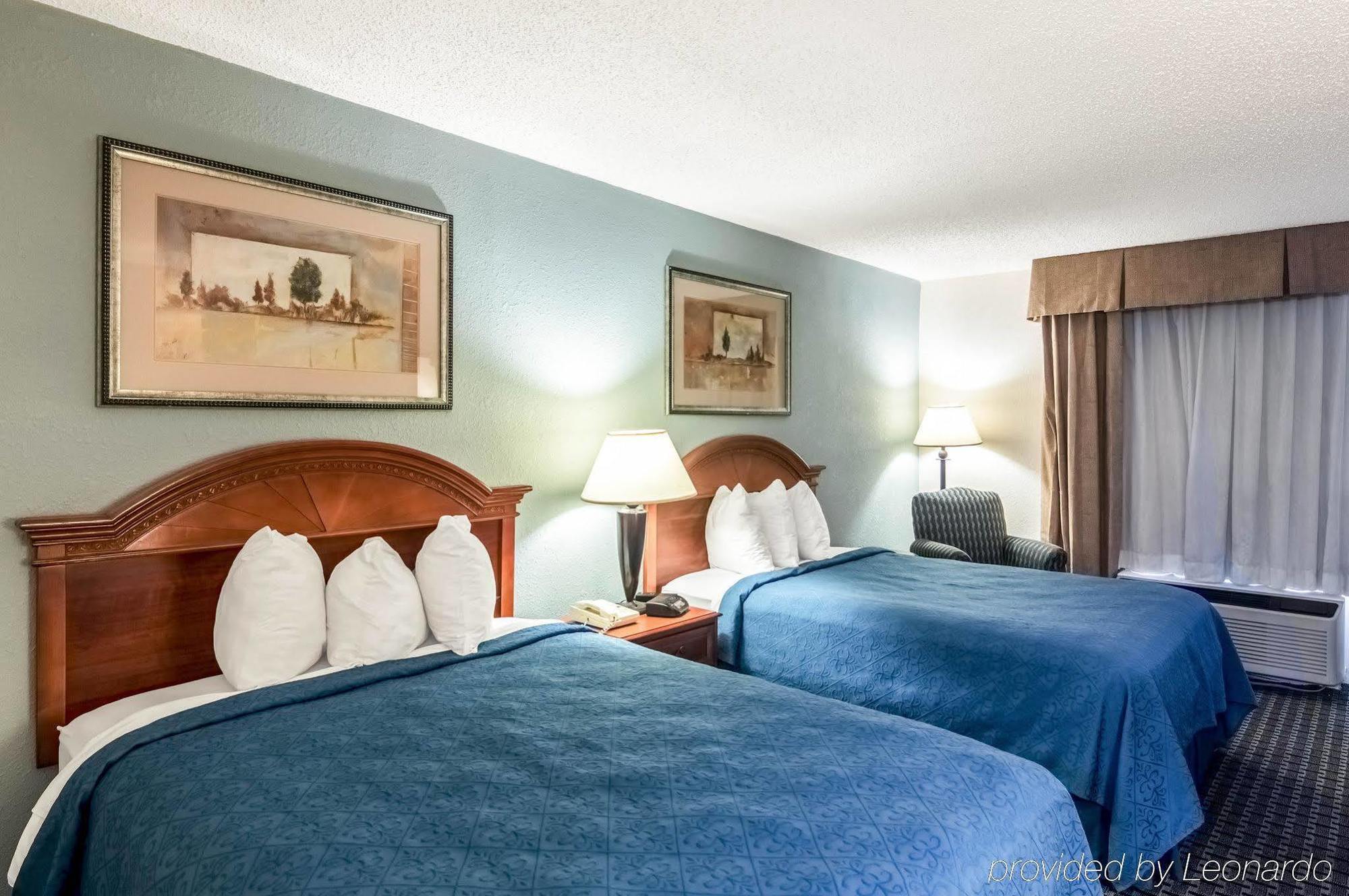 Texas Inn & Suites Дентон Экстерьер фото