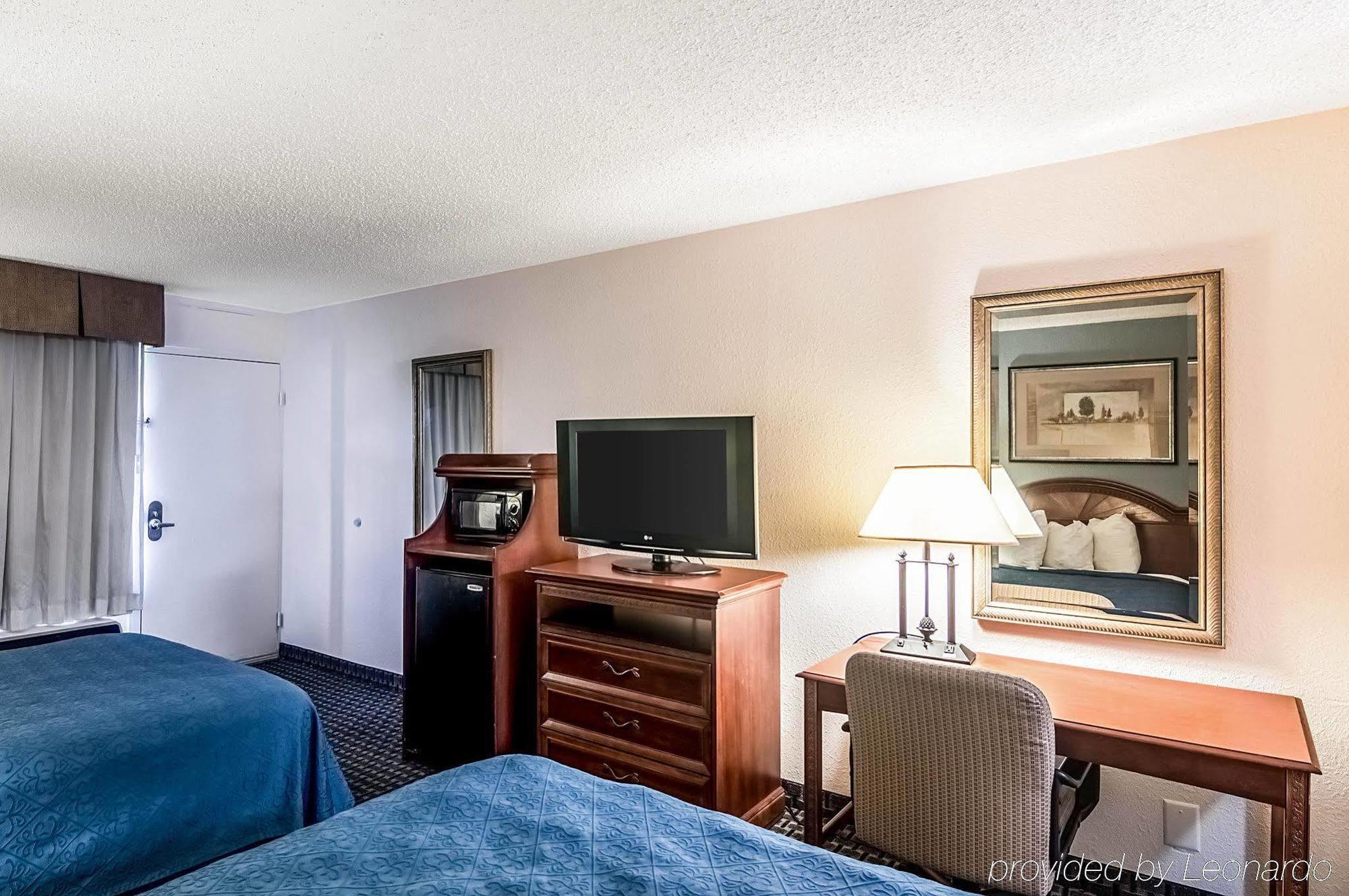 Texas Inn & Suites Дентон Экстерьер фото