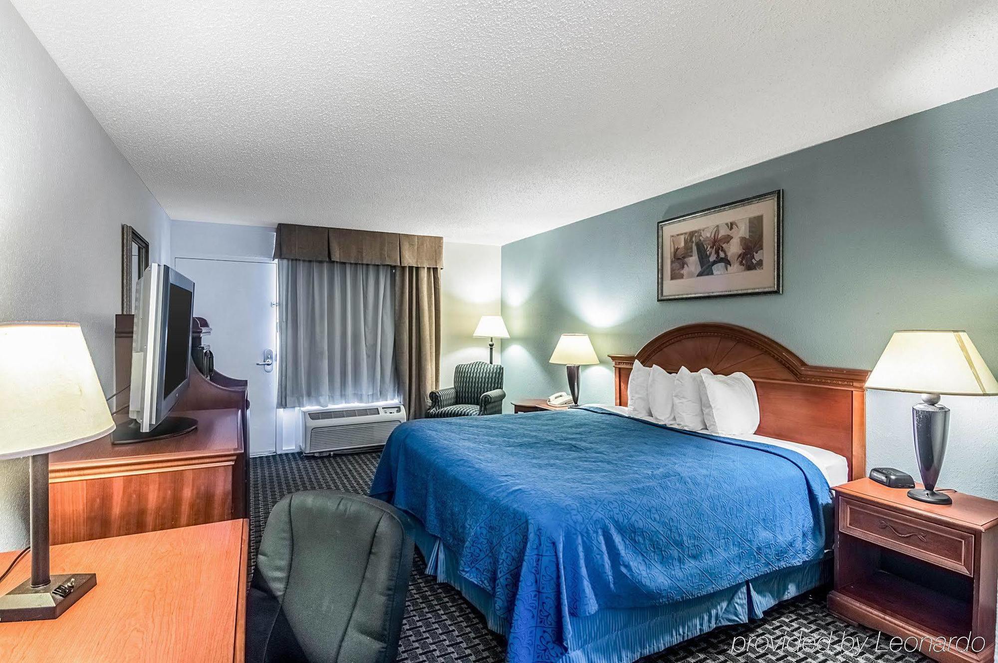 Texas Inn & Suites Дентон Экстерьер фото