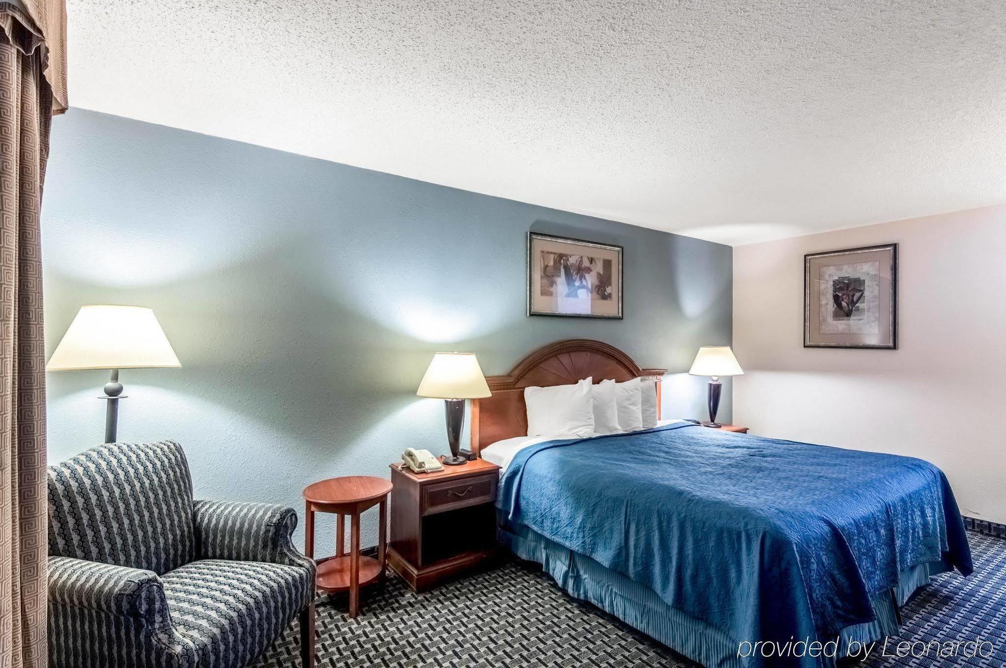 Texas Inn & Suites Дентон Экстерьер фото