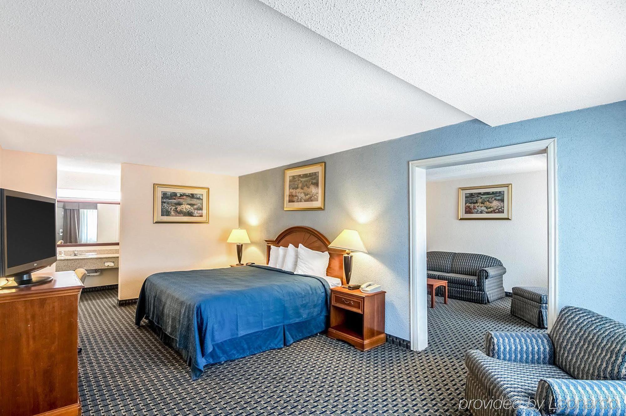 Texas Inn & Suites Дентон Экстерьер фото