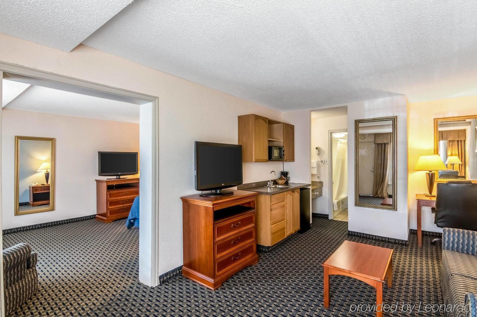 Texas Inn & Suites Дентон Экстерьер фото