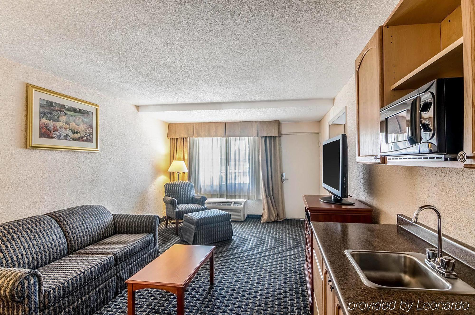 Texas Inn & Suites Дентон Экстерьер фото