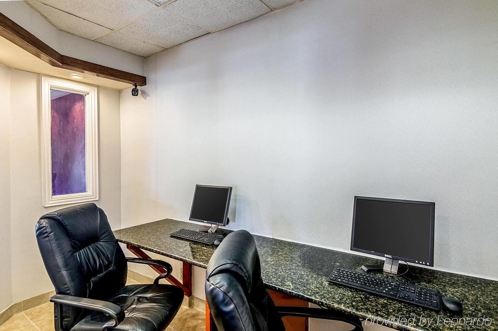 Texas Inn & Suites Дентон Экстерьер фото