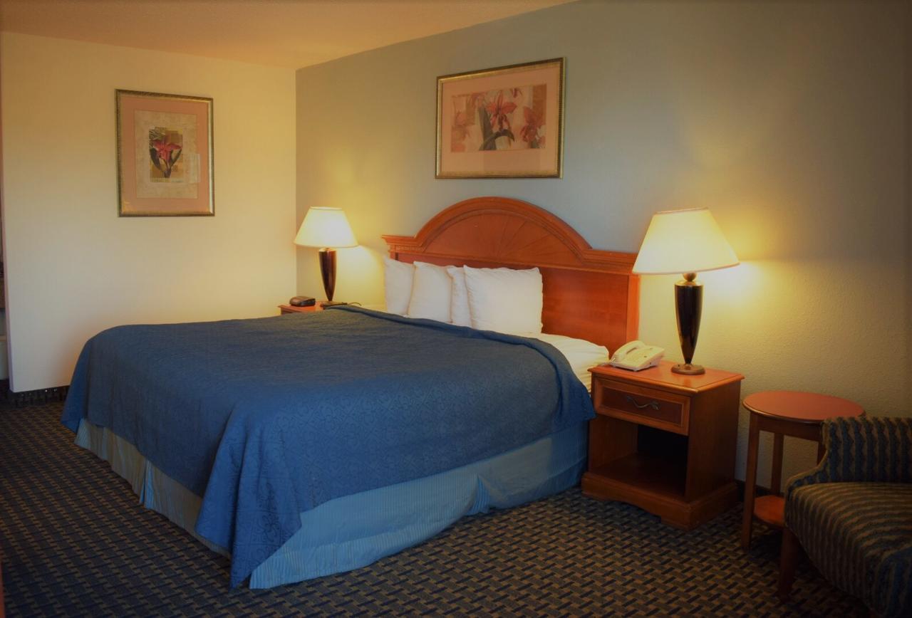 Texas Inn & Suites Дентон Экстерьер фото