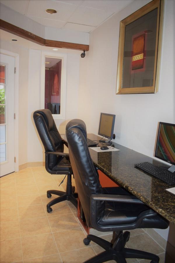 Texas Inn & Suites Дентон Экстерьер фото