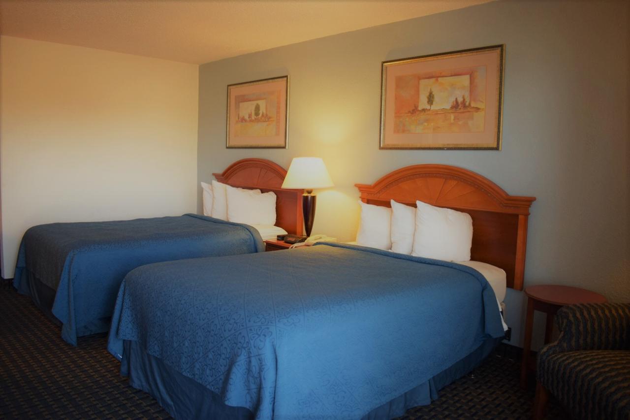 Texas Inn & Suites Дентон Экстерьер фото
